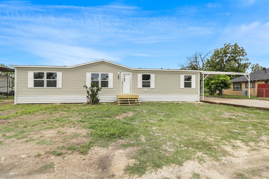 707 W 8th Street - Photo 1