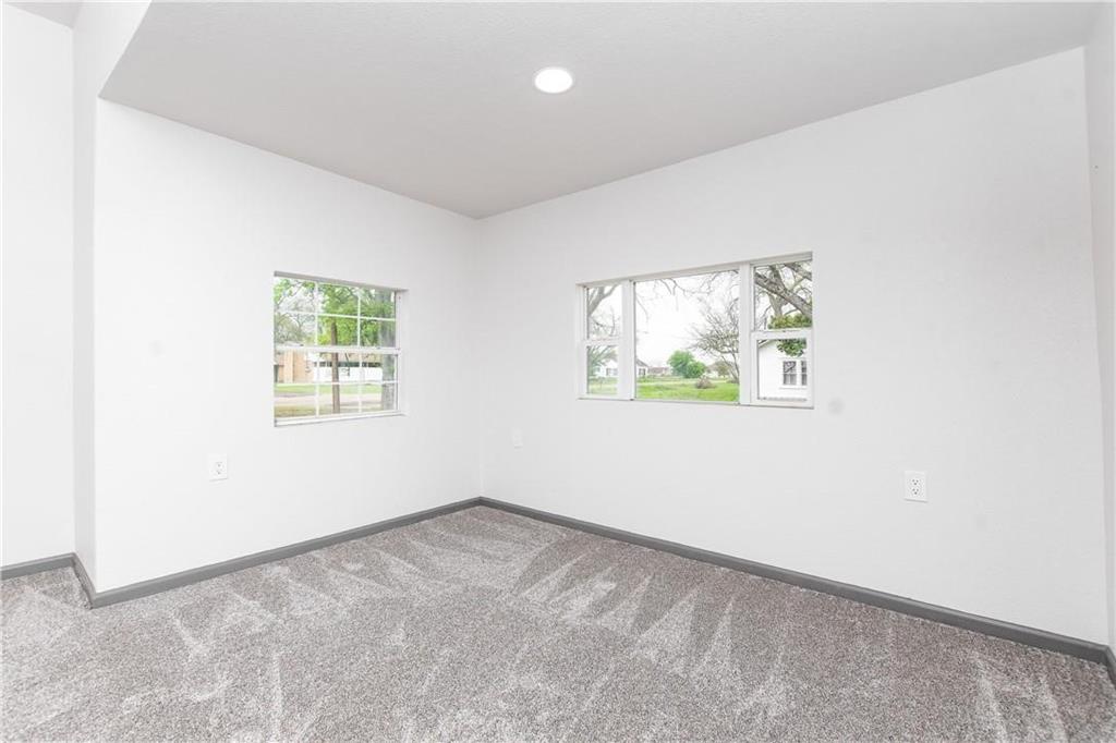 606 6th Street - Photo 17