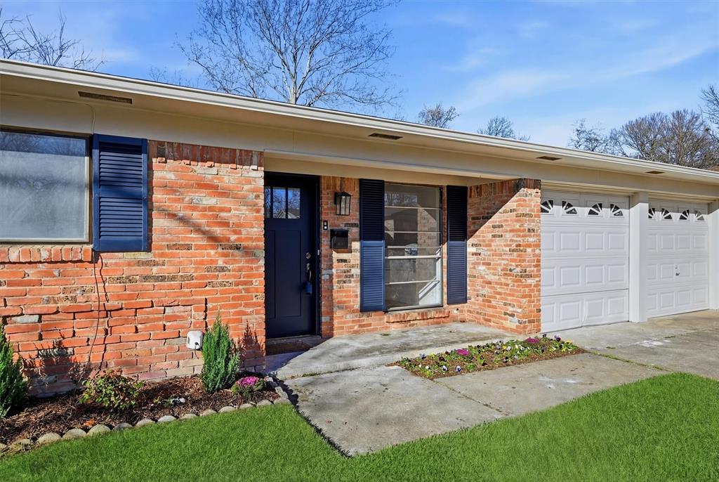 105 N Wood Avenue - Photo 2