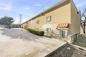 1301 E Weatherford Street - Photo 39