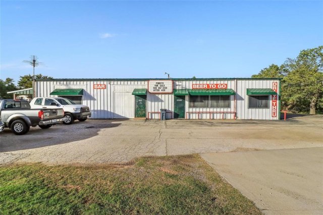8430 W US 380