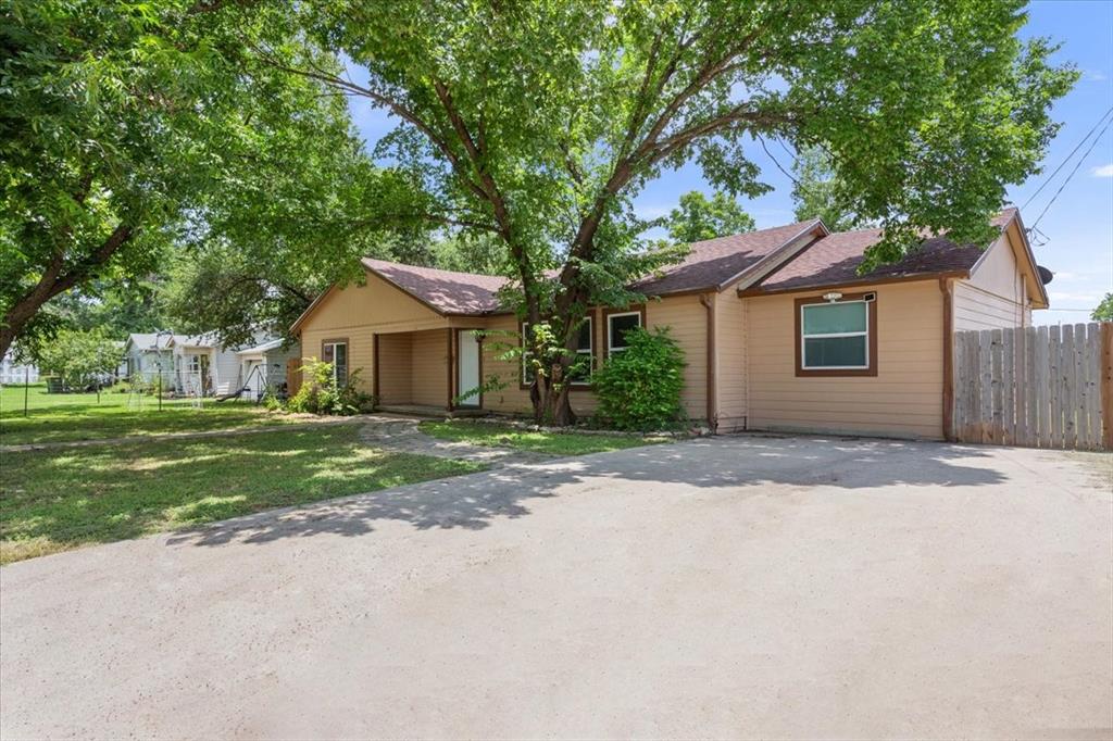 102 E Southland Avenue - Photo 2