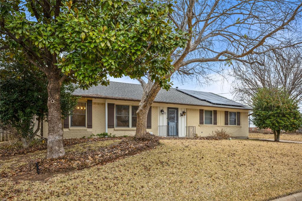 1401 Greenbrier Drive - Photo 1
