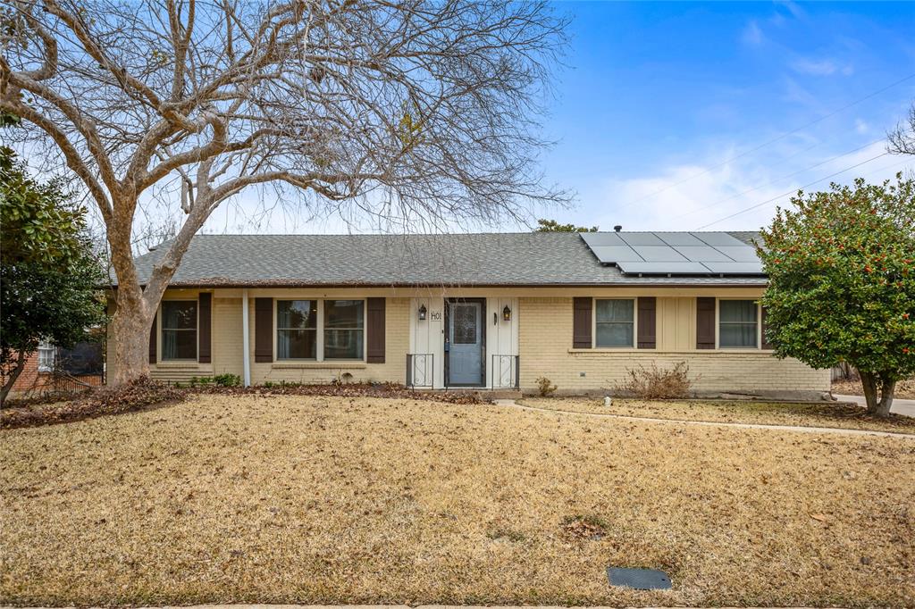 1401 Greenbrier Drive - Photo 2