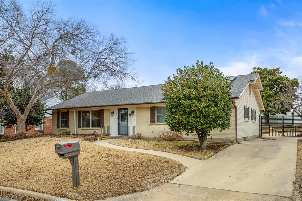 1401 Greenbrier Drive - Photo 3