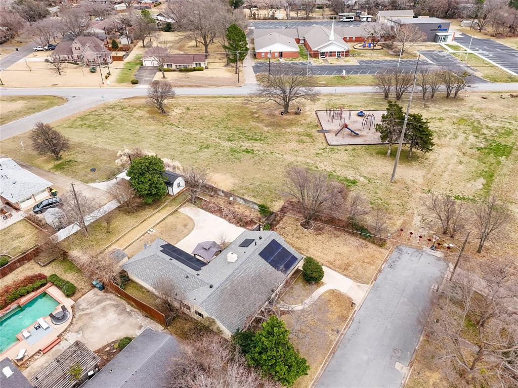 1401 Greenbrier Drive - Photo 34