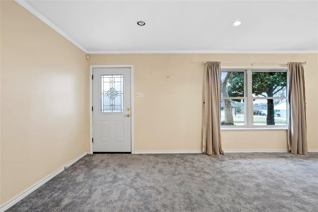 1401 Greenbrier Drive - Photo 4