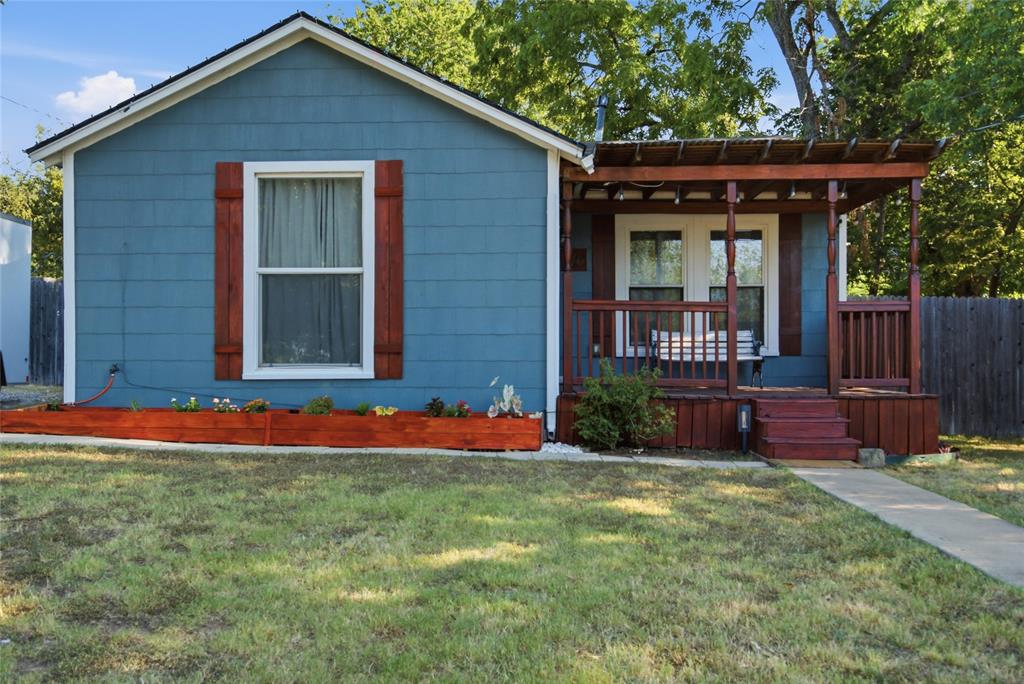 116 W 7th Street - Photo 1