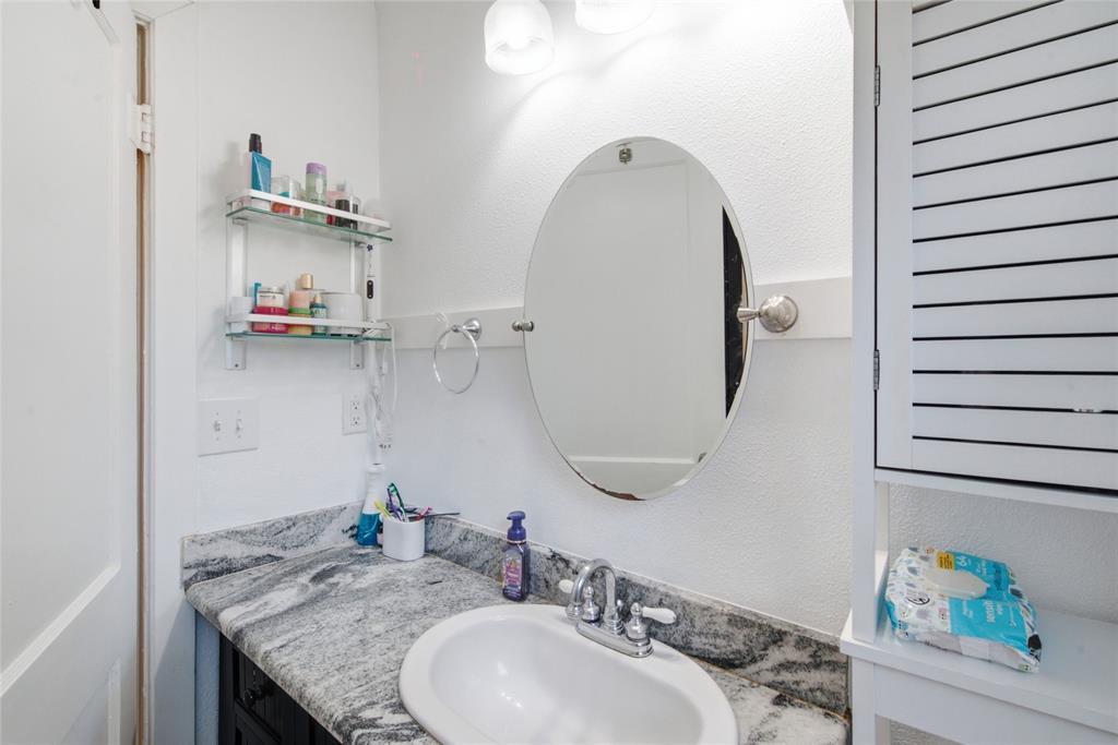 116 W 7th Street - Photo 16