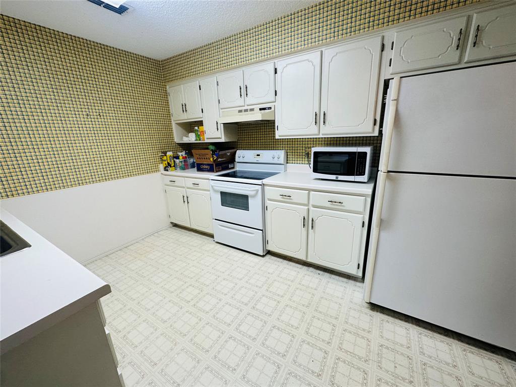 1408 Elmwood Street - Photo 10