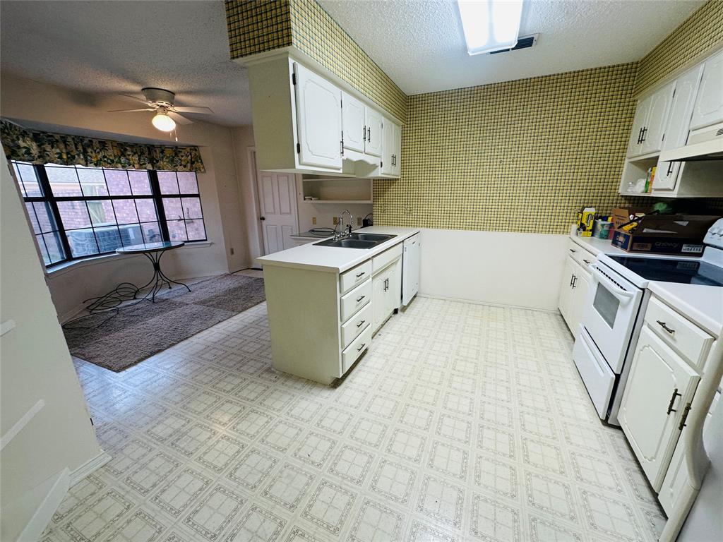 1408 Elmwood Street - Photo 13