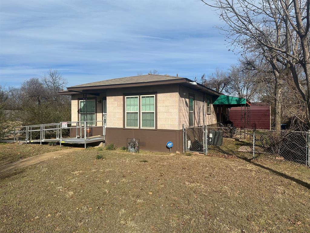 631 W Walker Street - Photo 1