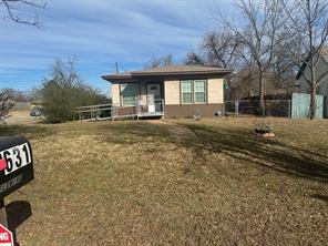 631 W Walker Street - Photo 2