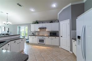 1706 Hollow Creek Court - Photo 16