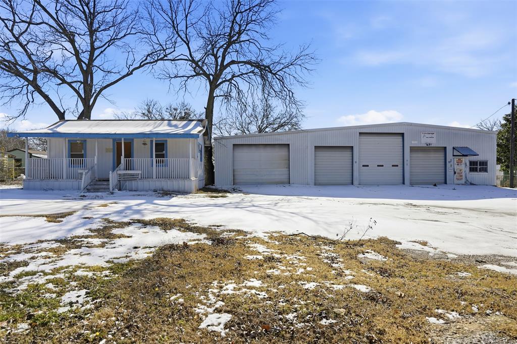 206 Watters Street - Photo 1