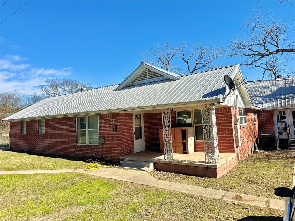 346 County Road 3520 - Photo 1
