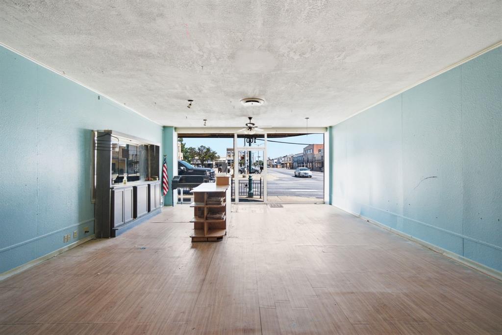 107 S Austin Street - Photo 10