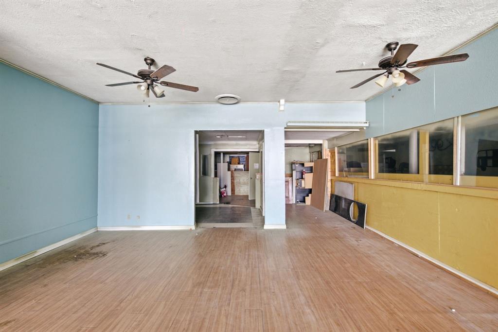 107 S Austin Street - Photo 13