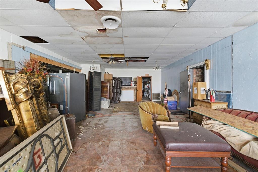 107 S Austin Street - Photo 14