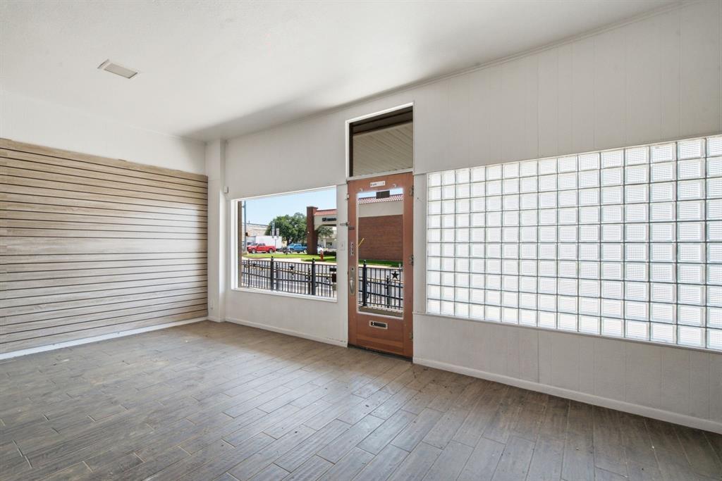 107 S Austin Street - Photo 17