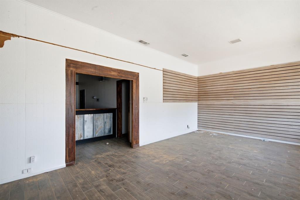 107 S Austin Street - Photo 19