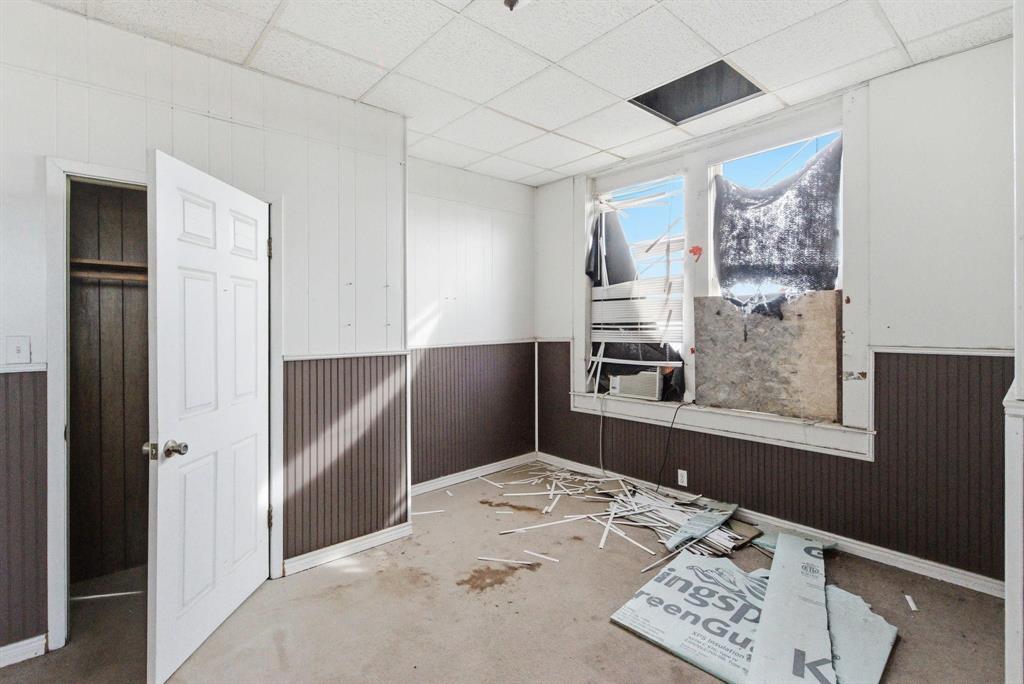 107 S Austin Street - Photo 26