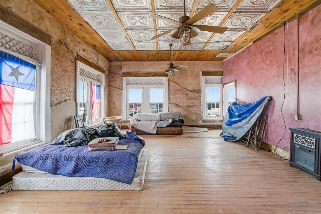 107 S Austin Street - Photo 34