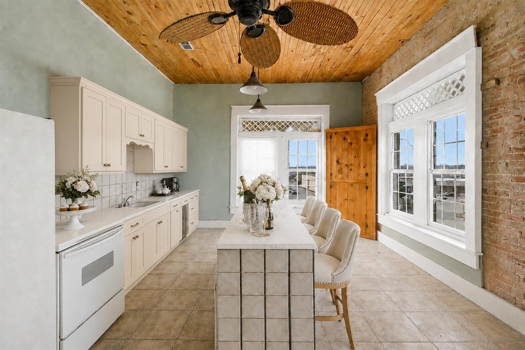 107 S Austin Street - Photo 37