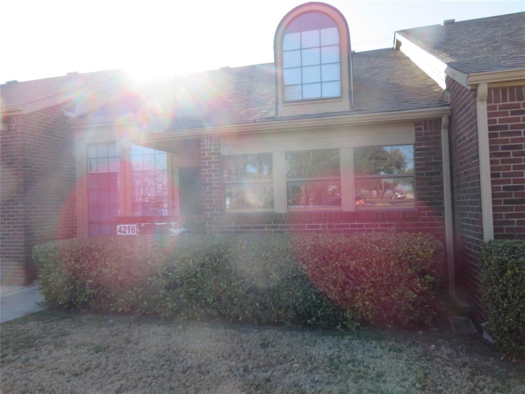 4216 N Interstate 35 - Photo 1