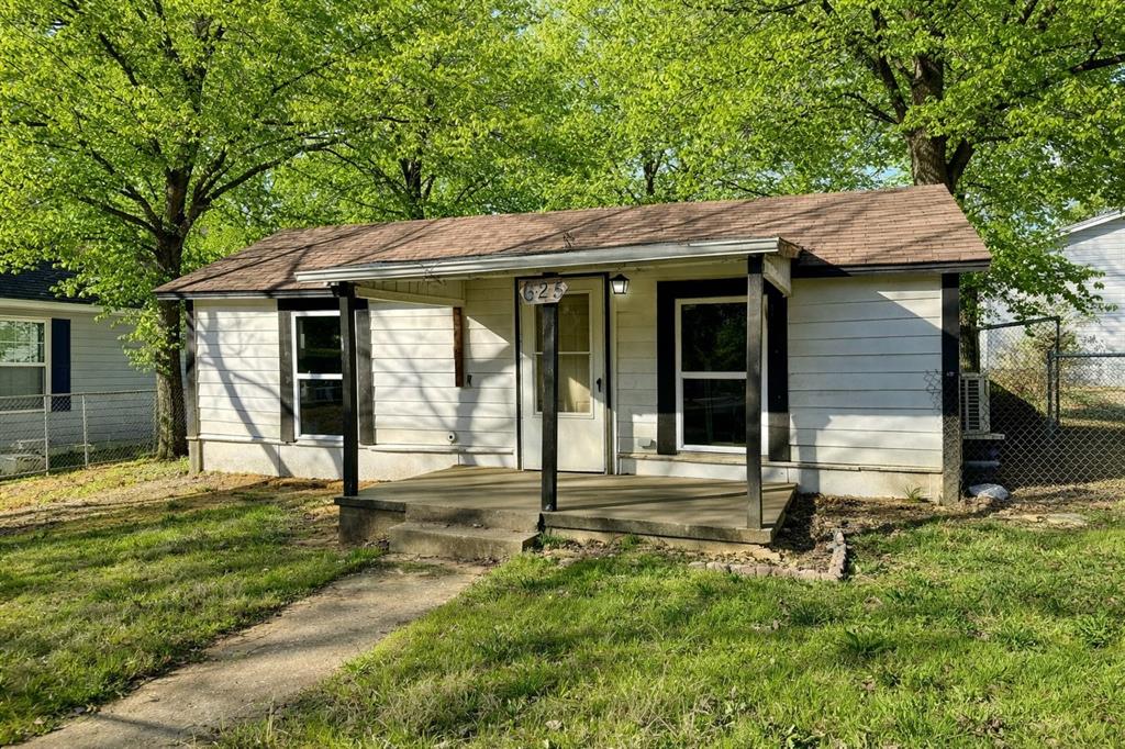 625 E Acheson Street - Photo 1
