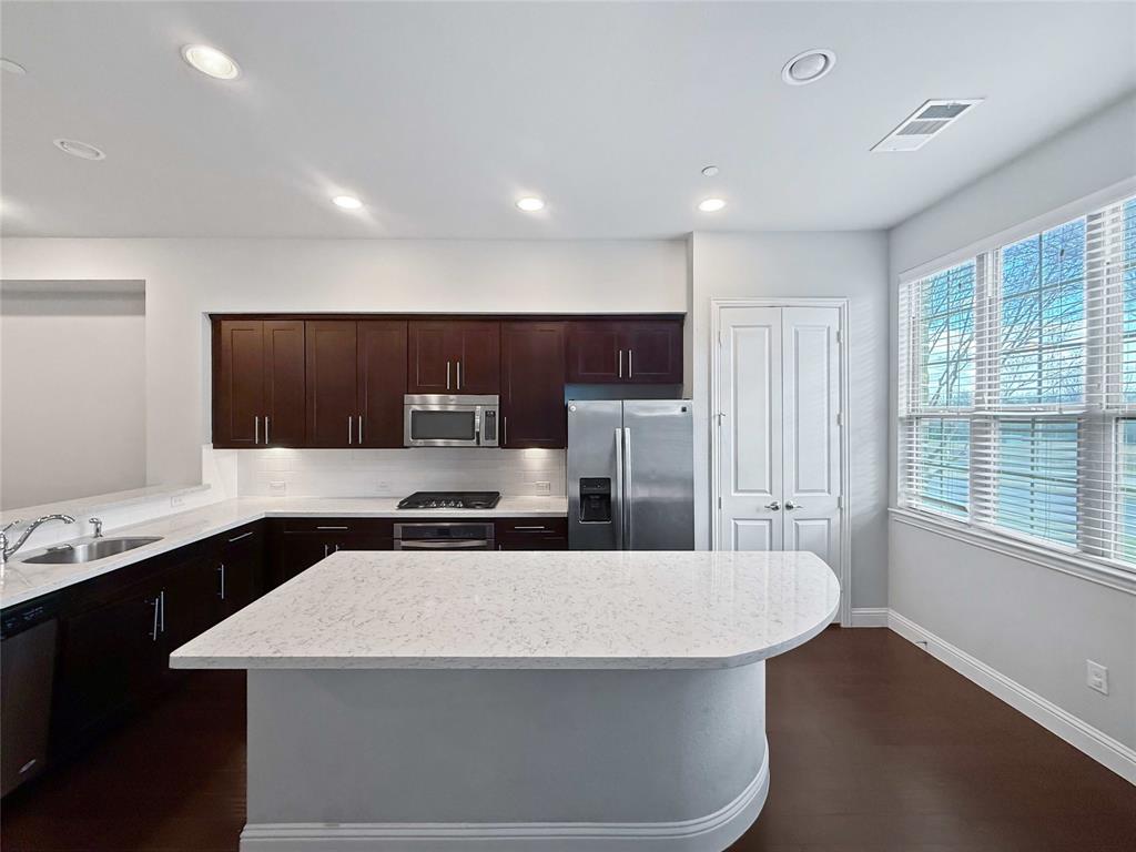 573 W Royal Lane - Photo 10