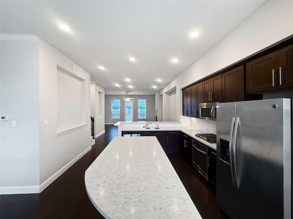 573 W Royal Lane - Photo 11