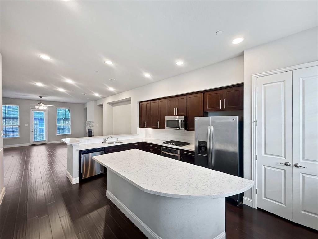 573 W Royal Lane - Photo 14
