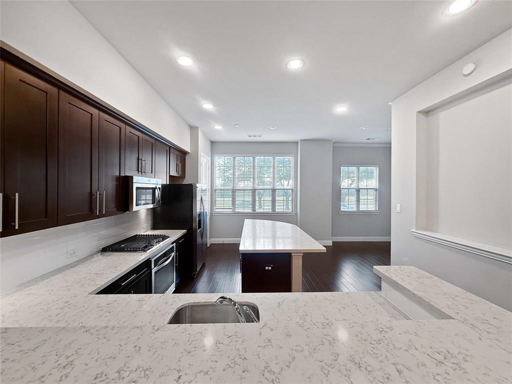 573 W Royal Lane - Photo 15