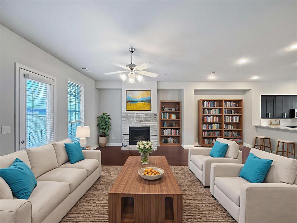 573 W Royal Lane - Photo 2