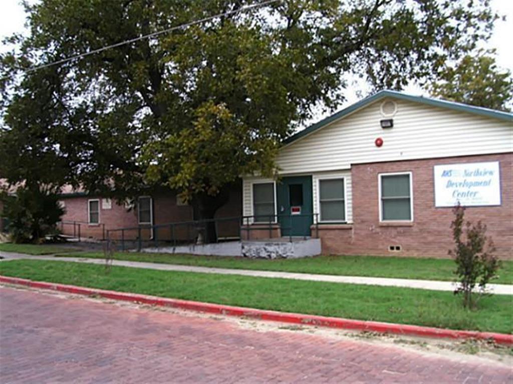 401 W Moss Street - Photo 1