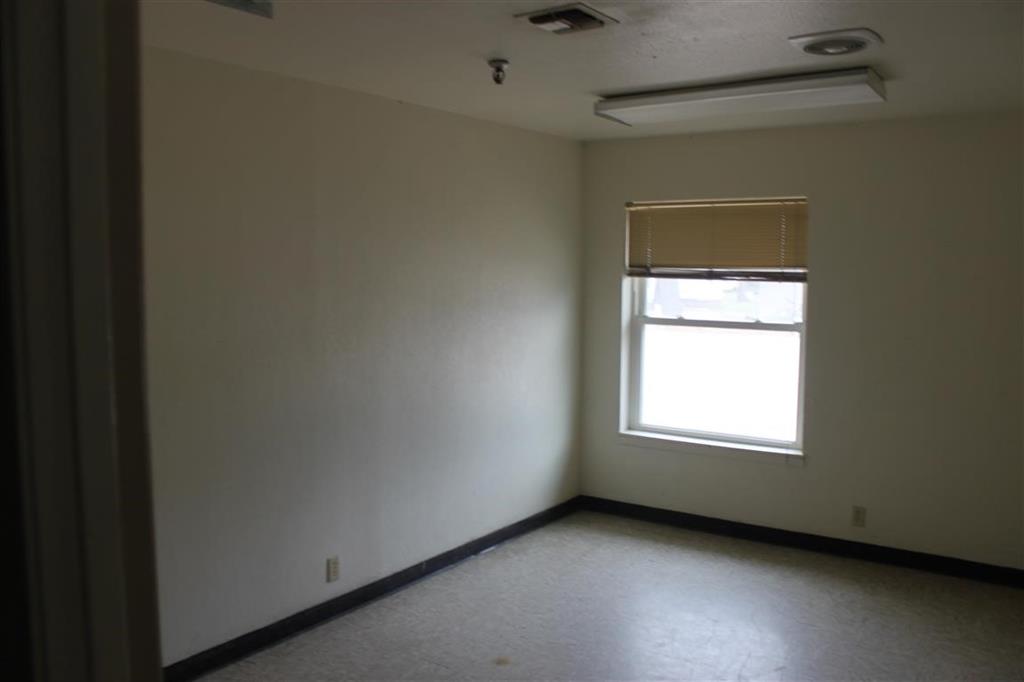 401 W Moss Street - Photo 10