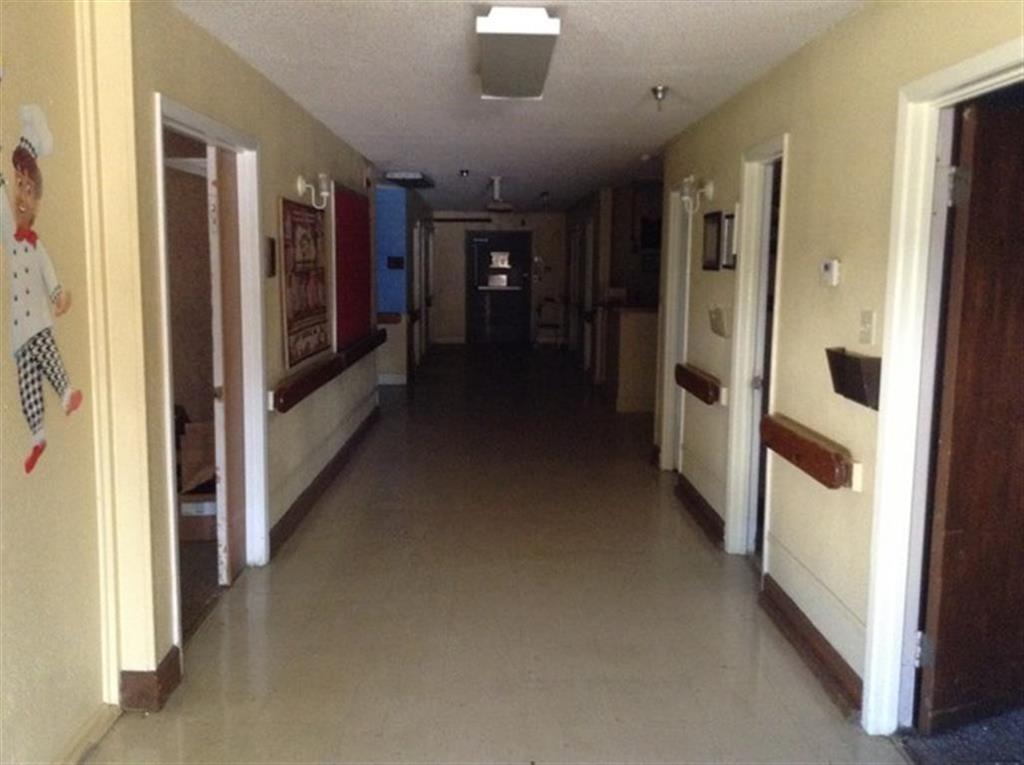 401 W Moss Street - Photo 2