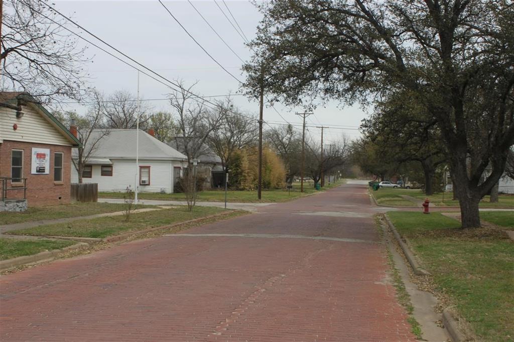 401 W Moss Street - Photo 25
