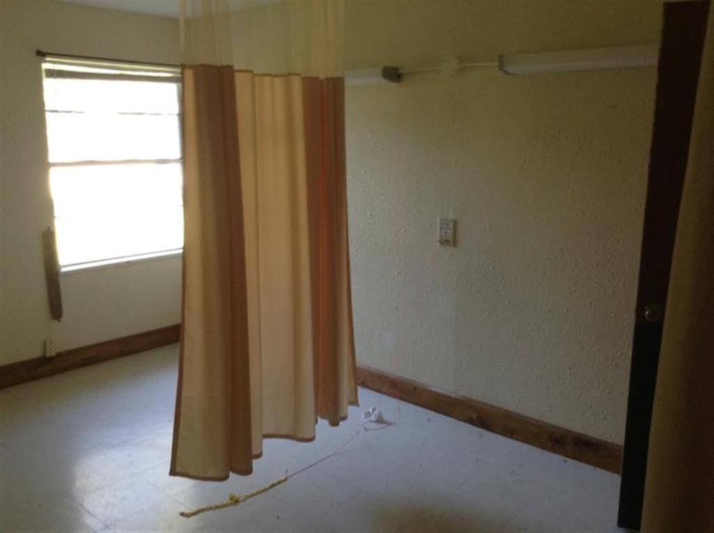 401 W Moss Street - Photo 3
