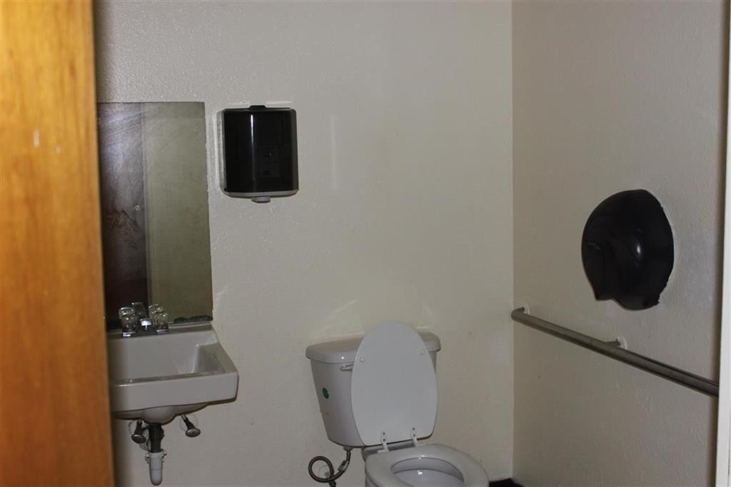 401 W Moss Street - Photo 6