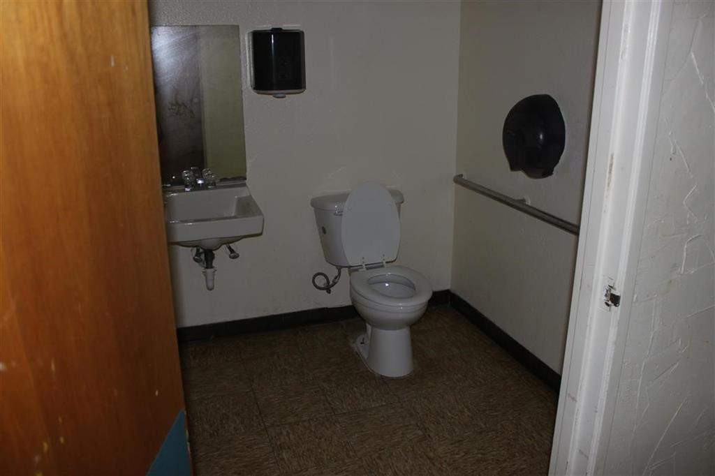 401 W Moss Street - Photo 7