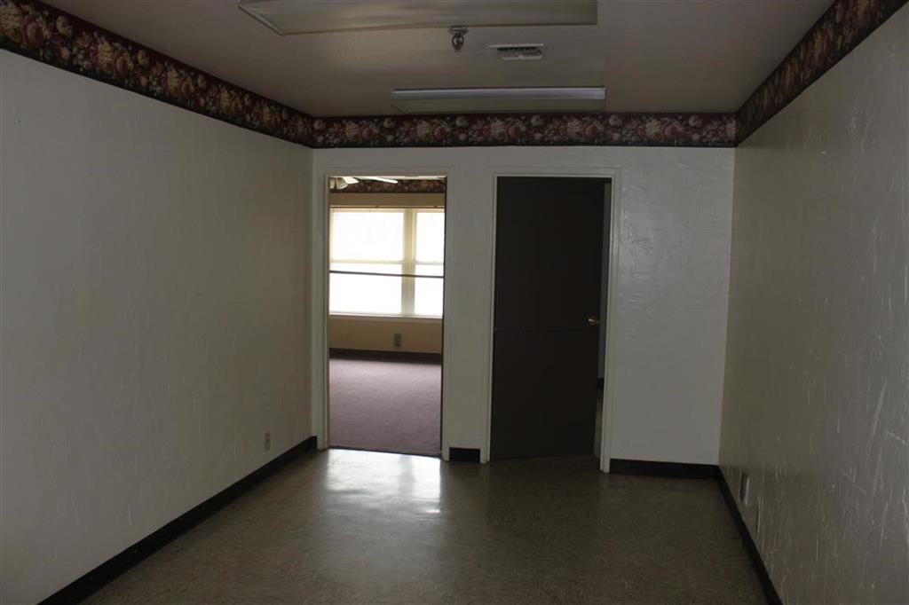 401 W Moss Street - Photo 8