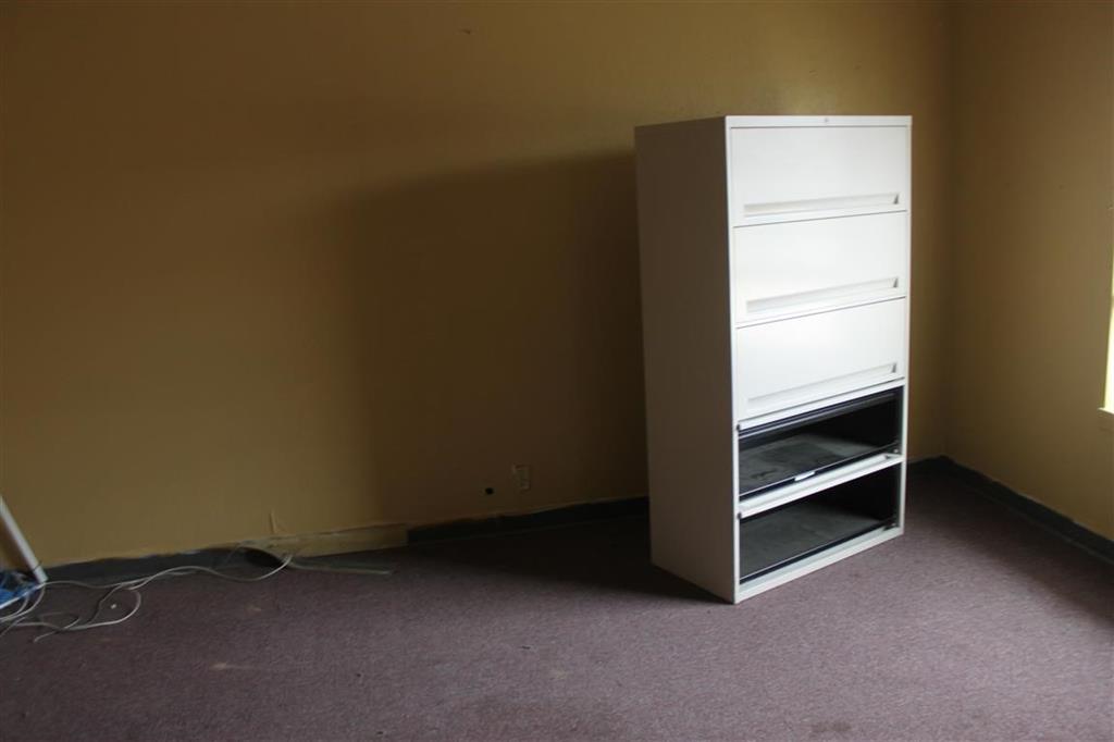 401 W Moss Street - Photo 9