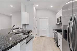 913 E 3RD Street - Photo 7