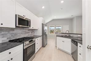 913 E 3RD Street - Photo 8