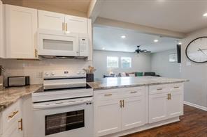 713 SE 16th Street - Photo 8