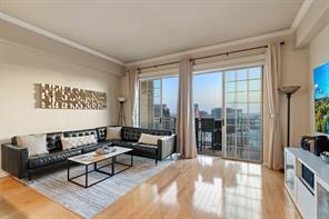 3225 Turtle Creek Boulevard - Photo 2