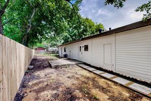 3112 Red River Street - Photo 35
