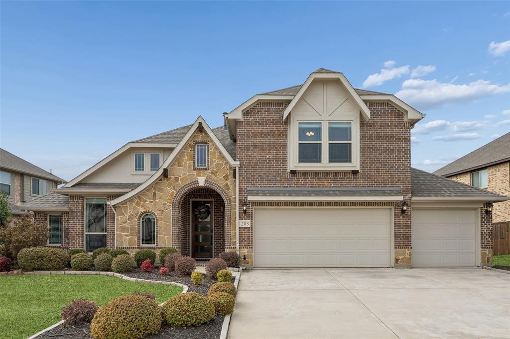 203 Oakcrest Drive - Photo 1